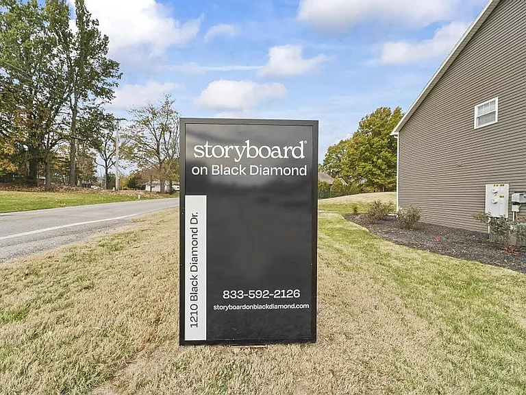 1303 Black Diamond Dr — Photo 3