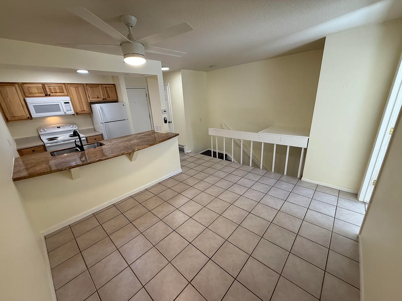 1065 University Ave — Photo 2
