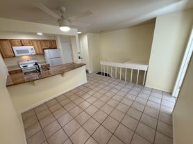 1065 University Ave