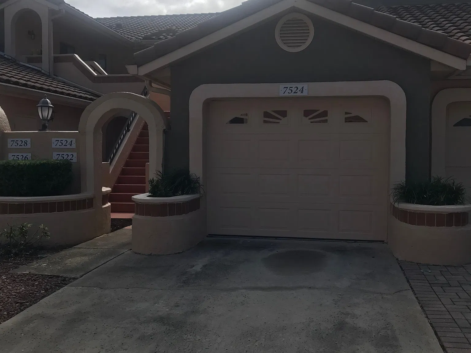 2 bed, 1075 sqft, $1,950 — Photo 2