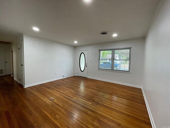 2nd image of 407 Robinette St