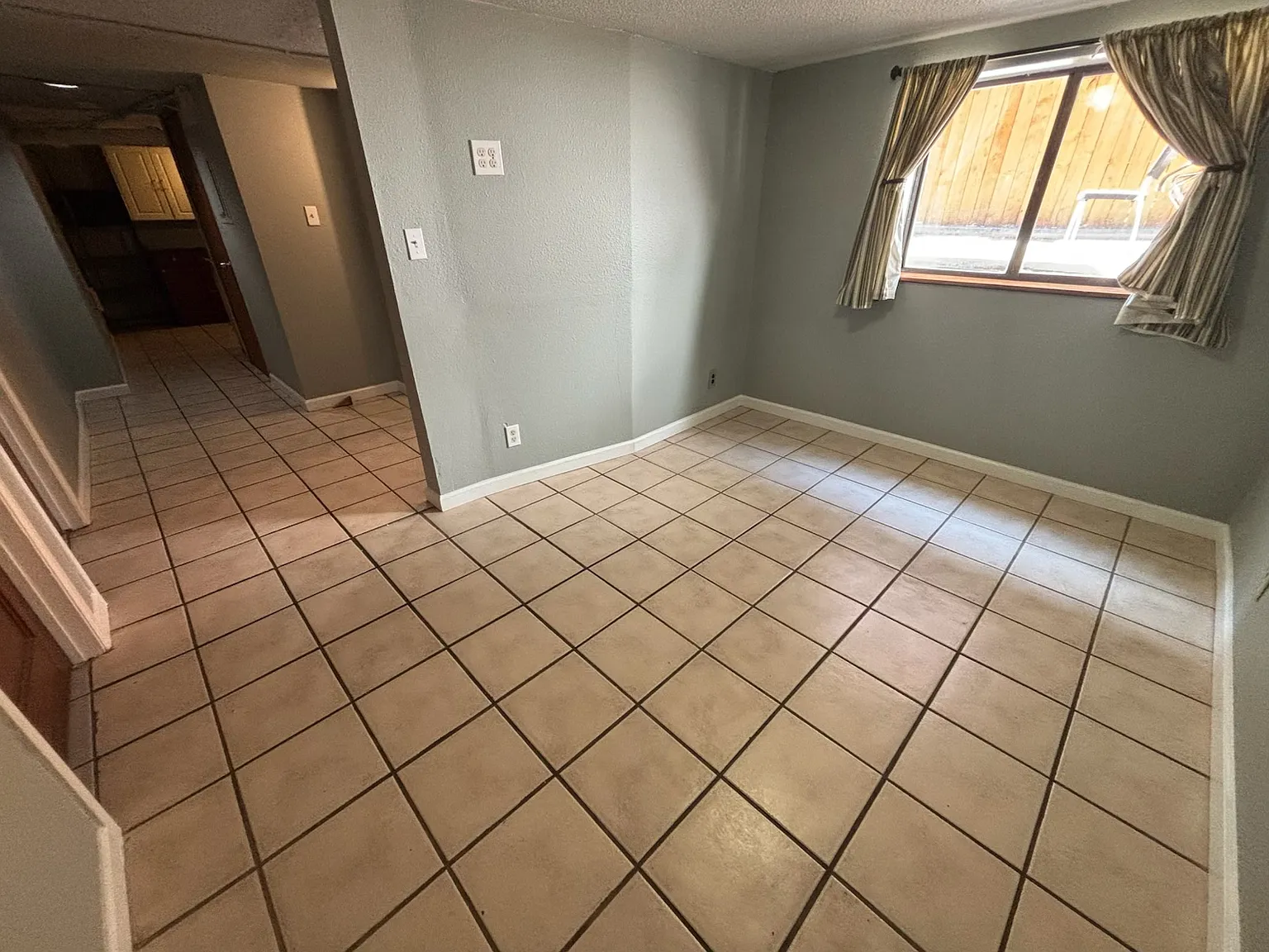 2 bed, 900 sqft, $1,200 — Photo 2