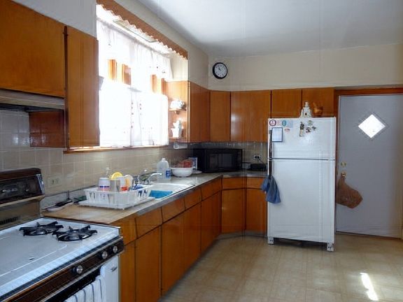 5th image of 3446 N Natoma Ave