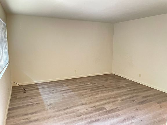 5th image of 540 Coombs St Unit 1