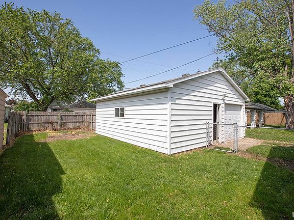 3rd image of 1335 E Ewing Ave
