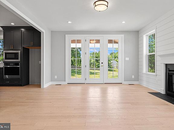 5th image of 425 Pastell Ln