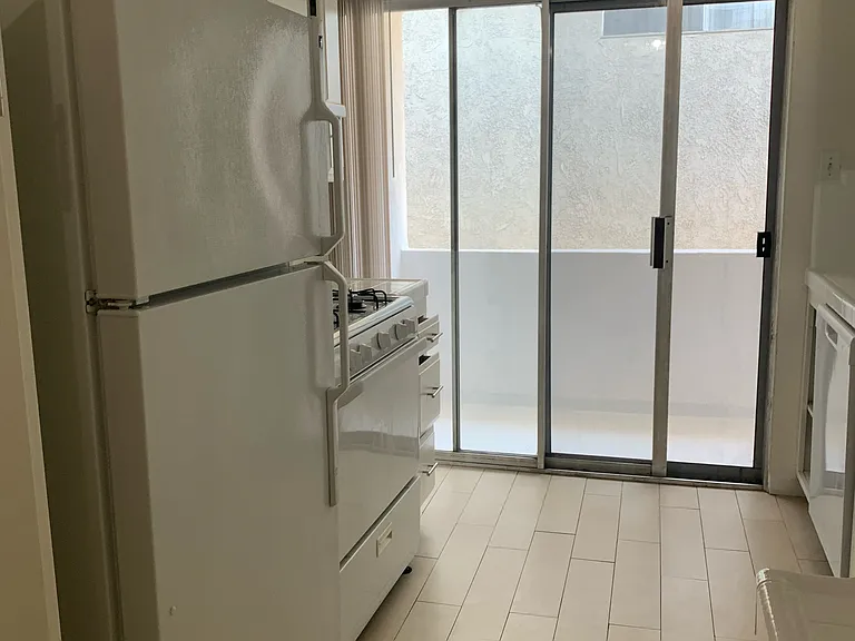 1910 Corinth Ave #5 — Photo 6