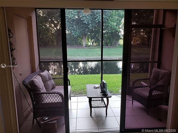 5th image of 341 Lakeview Dr APT 102