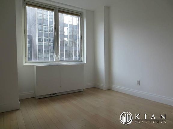 5th image of 211 E 46th St #18J