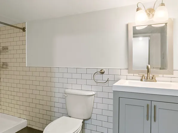 1437 Lincoln Place image 9 of 11