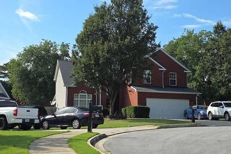 1st image of 409 Lytton Ct