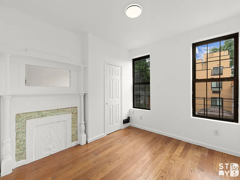 912 Putnam Ave #3 — Photo 5