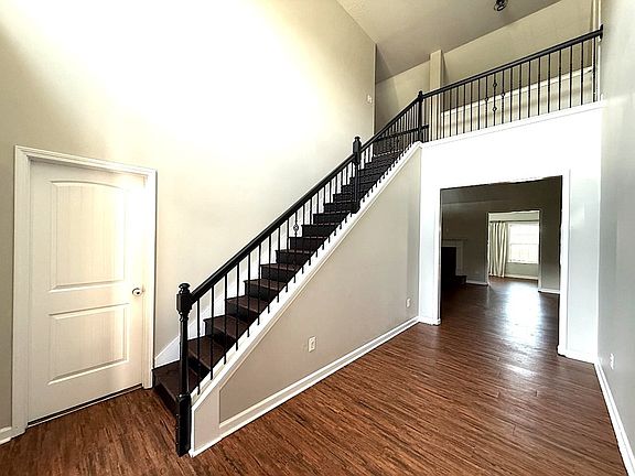 4th image of 32 Registry Way