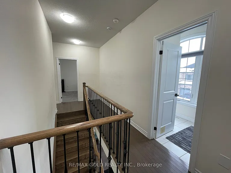 537 Veterans Dr — Photo 17