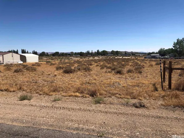 4B Sunset Hills Dr, Yerington, NV 89447
