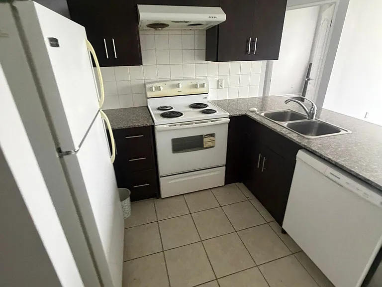 7405 Goreway Dr #718 — Photo 3