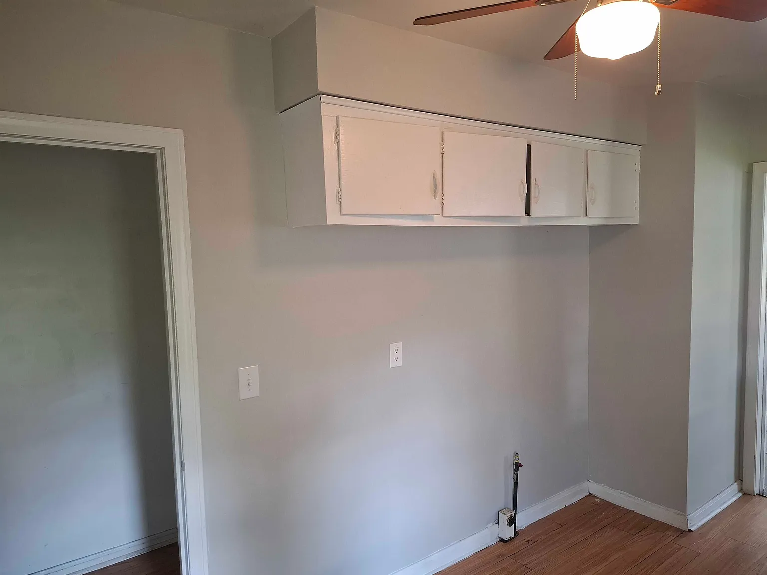 3 bed, 1.0 bath, 1050 sqft, $1,050 — Photo 3