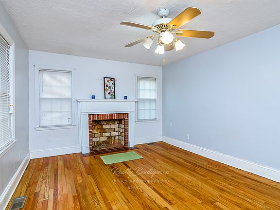 3rd image of 211 Brainerd Ave