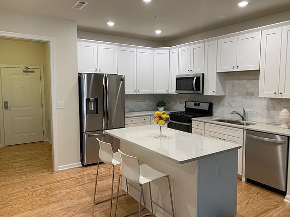 2nd image of 120 University Ave Unit 2103
