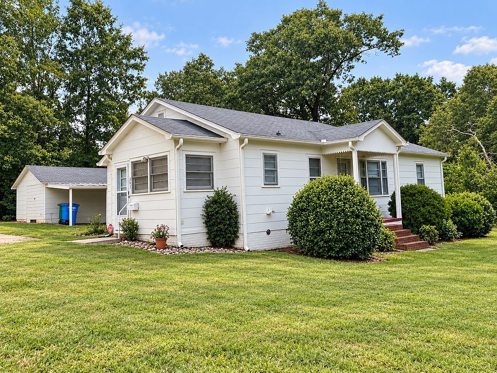 303 Raymond St - Property Image