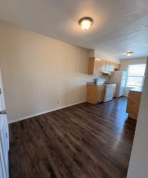 Sunshine Village Apartments — Photo 12