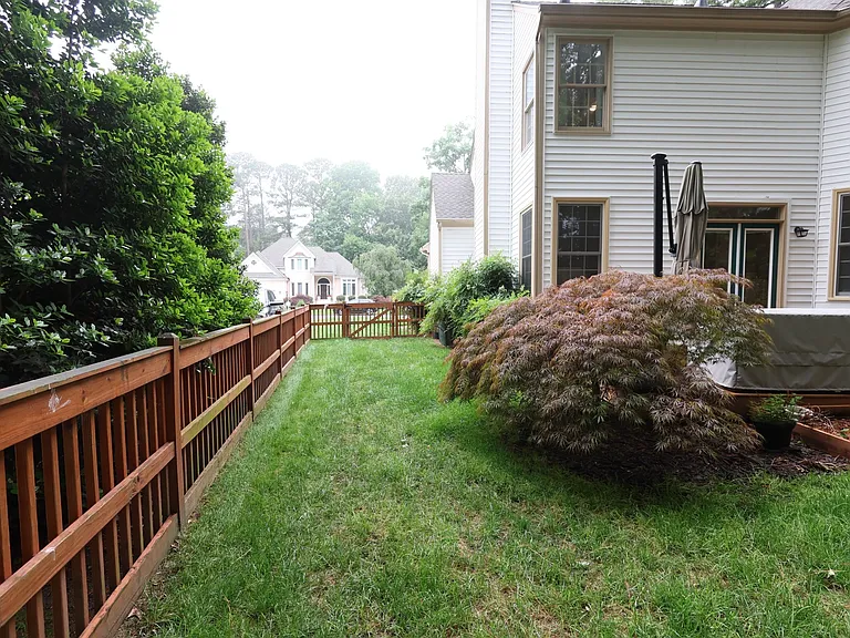 203 Rock Creek Ct — Photo 34