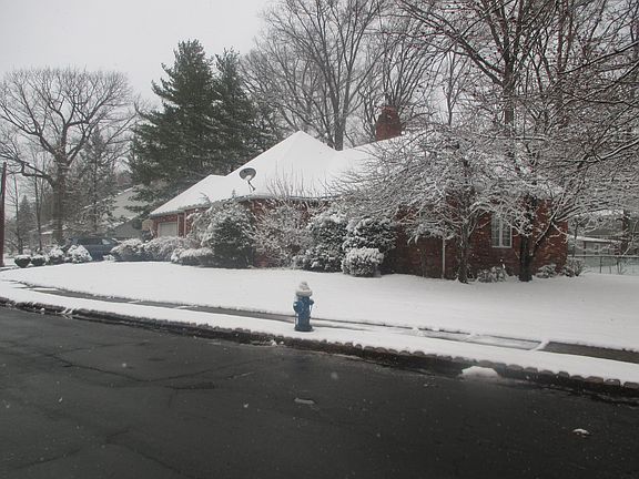 3rd image of 20 Knollwood Dr