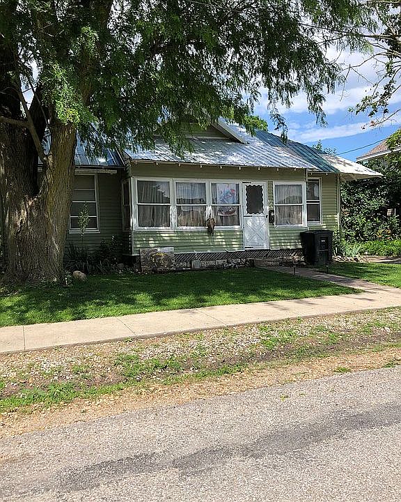2nd image of 302 S Elm St