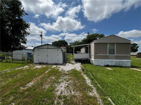302 N Mahan St, Lowry City, MO 64763