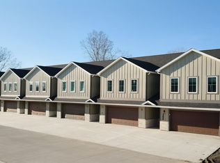 208 Stonebrook Ct, Clear Lake, IA 50428