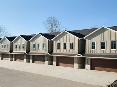 208 Stonebrook Ct, Clear Lake, IA, 50428