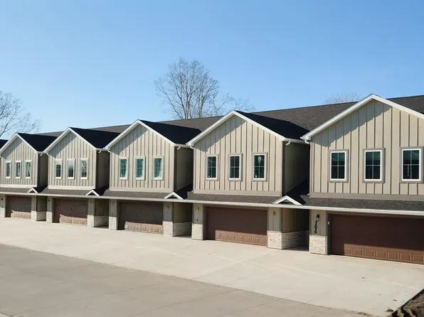 210 Stonebrook Ct, Clear Lake, IA 50428