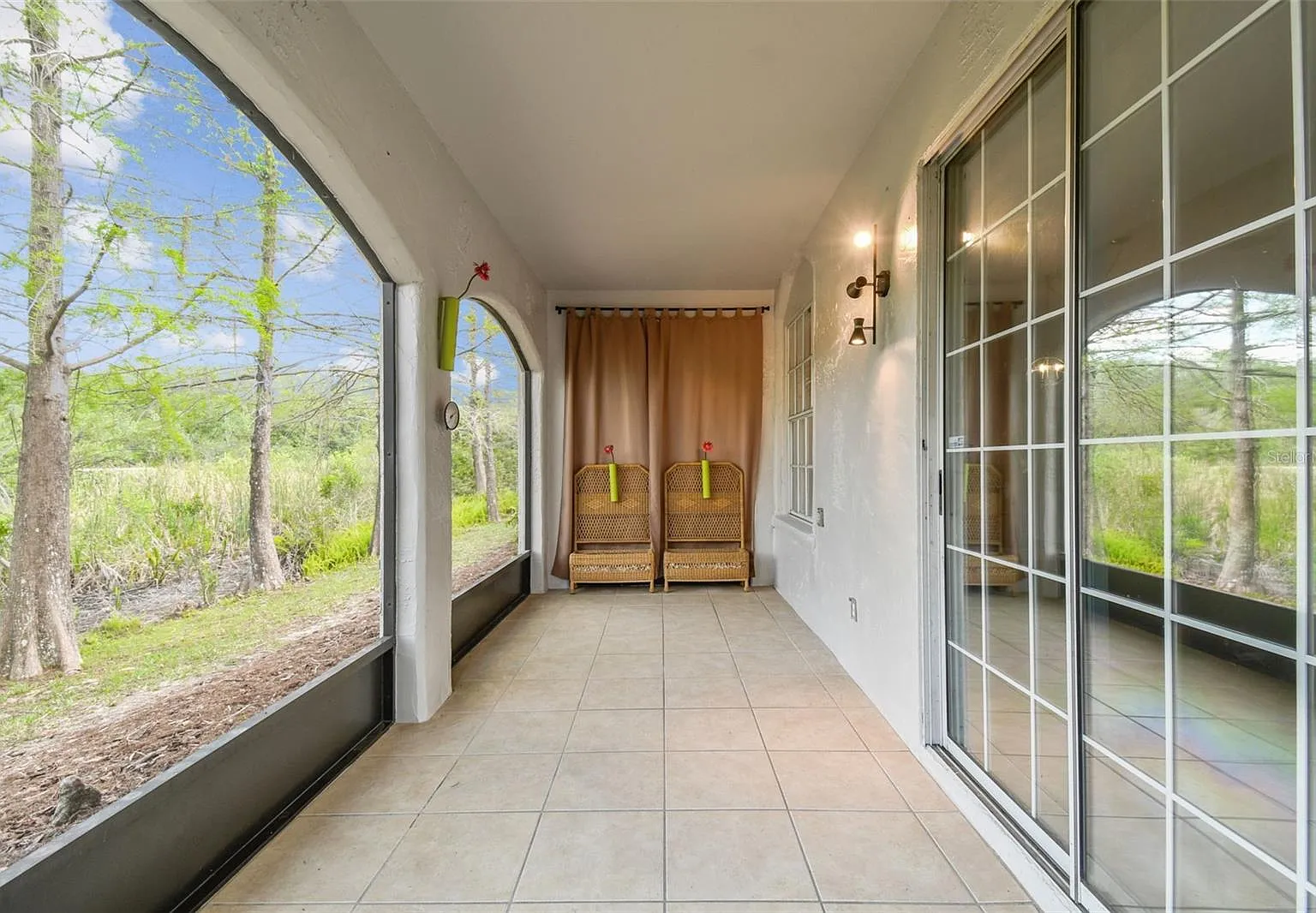 3 bed, 2.5 bath, 2032 sqft, $3,200 — Photo 2