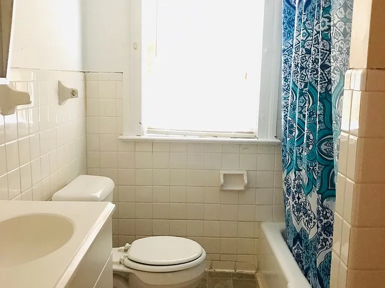 943-945 Dewey Ave — Photo 13
