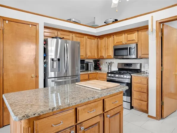1717 Hemingway Dr, Edmond, OK 73013