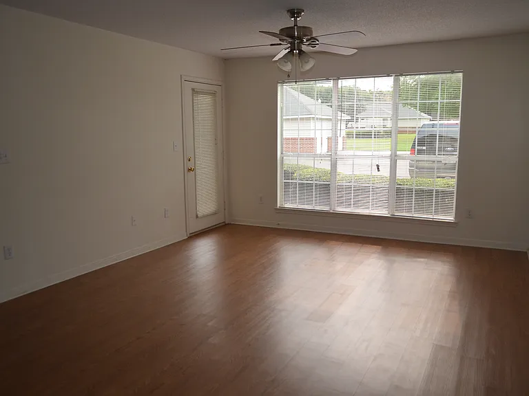 The Glen Apartments — Photo 57