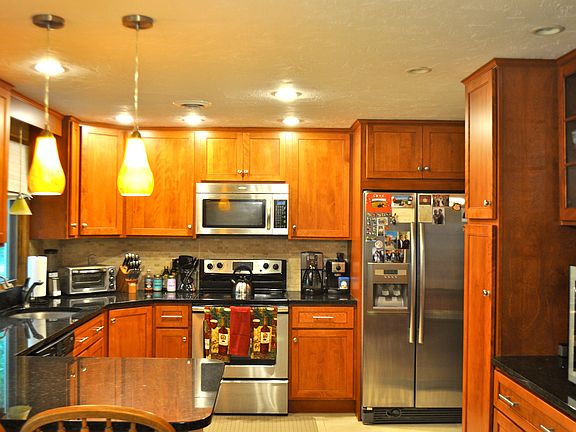 3rd image of 40 Deerfield Dr