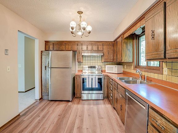 3rd image of 1010 94th Ave NW