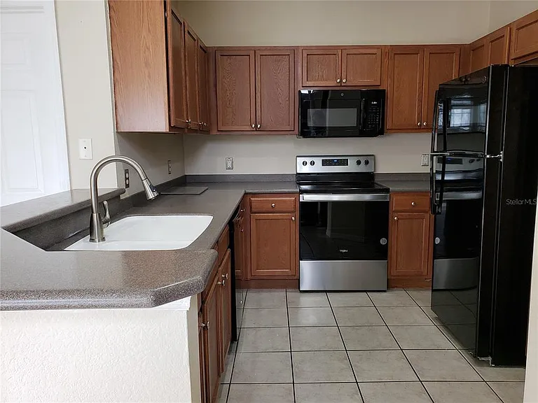 2460 Grand Central Pkwy #7 — Photo 5