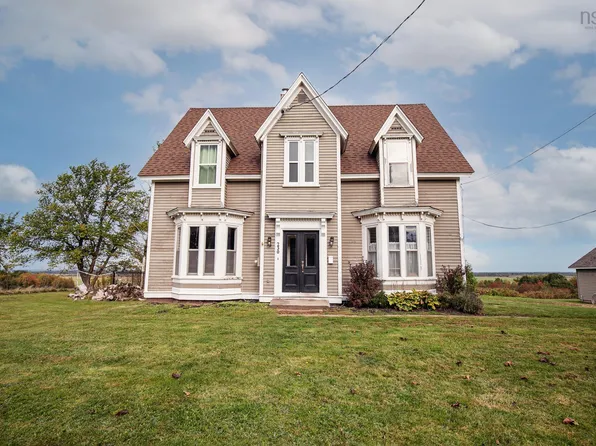 230 Victoria St E, Amherst, NS B4H 1Y9
