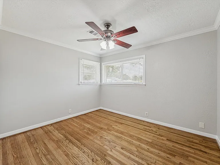 4118 Gardendale Dr — Photo 8