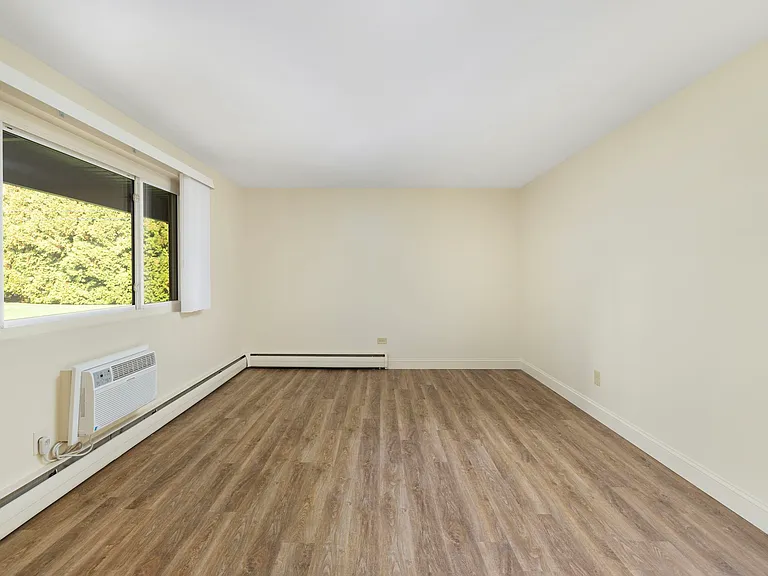 Parkway Cedarhurst Apartments — Photo 14