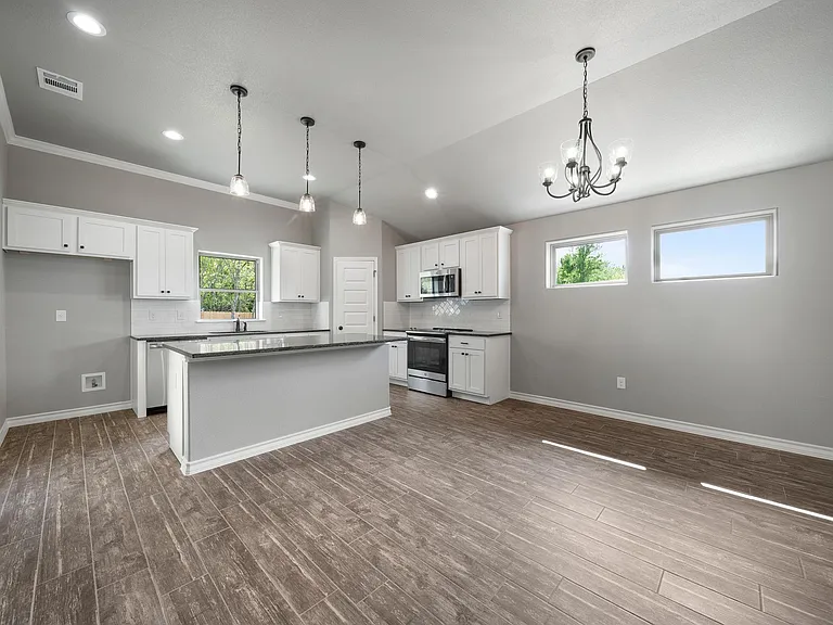 2615 Bolzano Trl — Photo 4