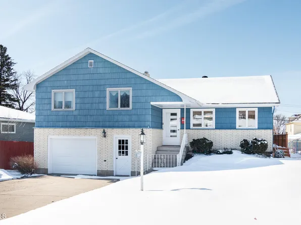 413 9th St NW, Valley City, ND 58072