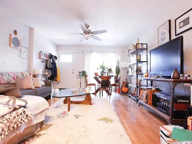 453 Maple St #1 — Photo 1