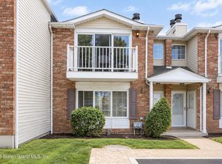 36 Saturn Ln, Staten Island, NY 10314