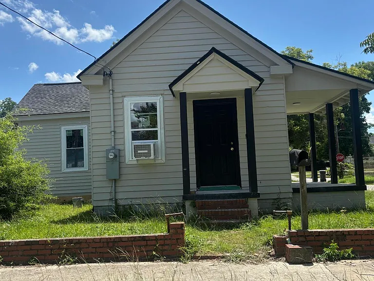 1744 Hicks St — Photo 1