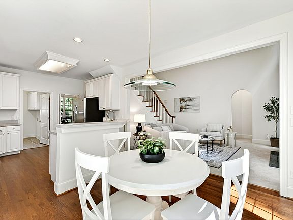 3rd image of 2721 Glassman Ln