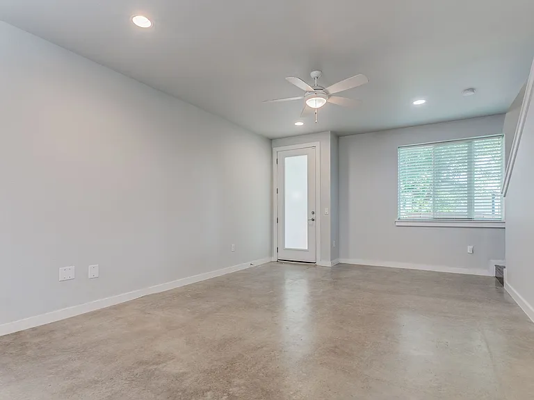 330 Clay St #24 — Photo 6