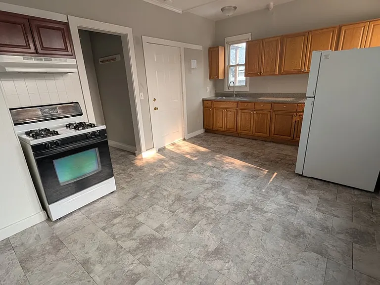 30 Fox St #22 — Photo 5
